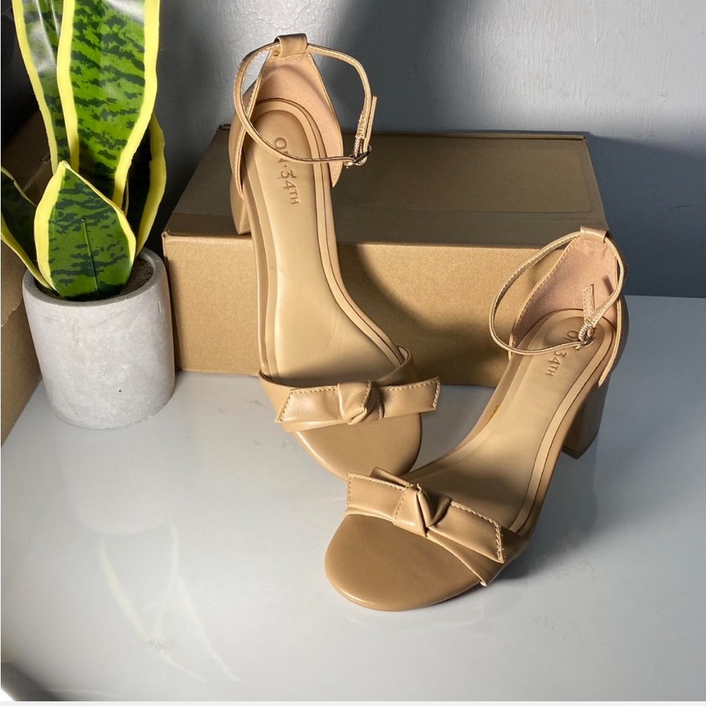 Elegant Tan Heeled‎ Sandals